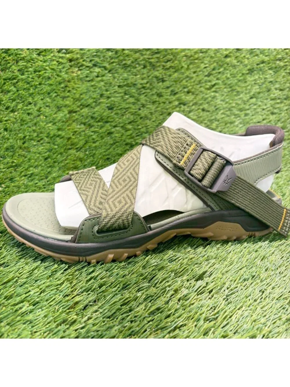 Kuru Current Mens Size 9 Olive Green Gum Beach Walking Outdoor Strappy Sandals